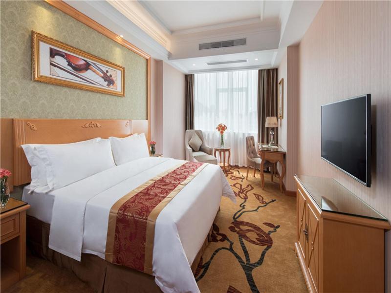 Vienna Hotel Tianbao Road Шънджън Екстериор снимка