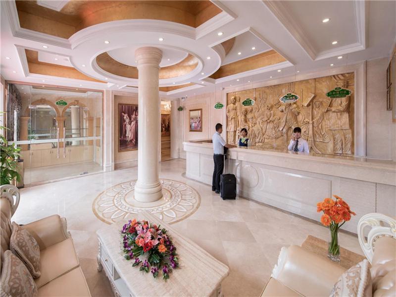 Vienna Hotel Tianbao Road Шънджън Екстериор снимка