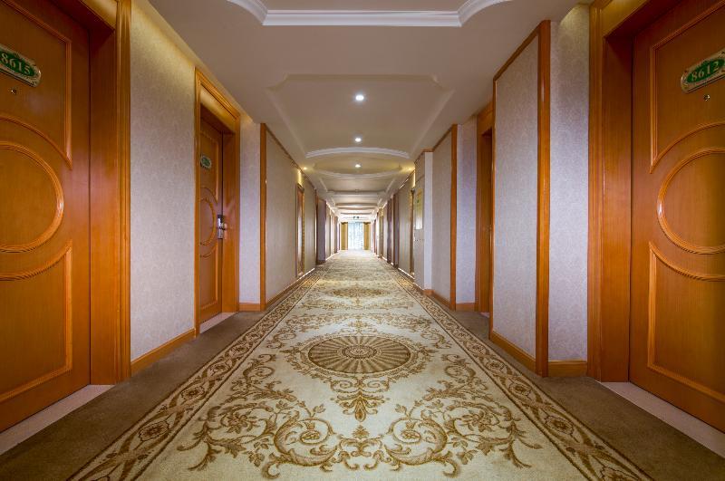 Vienna Hotel Tianbao Road Шънджън Екстериор снимка